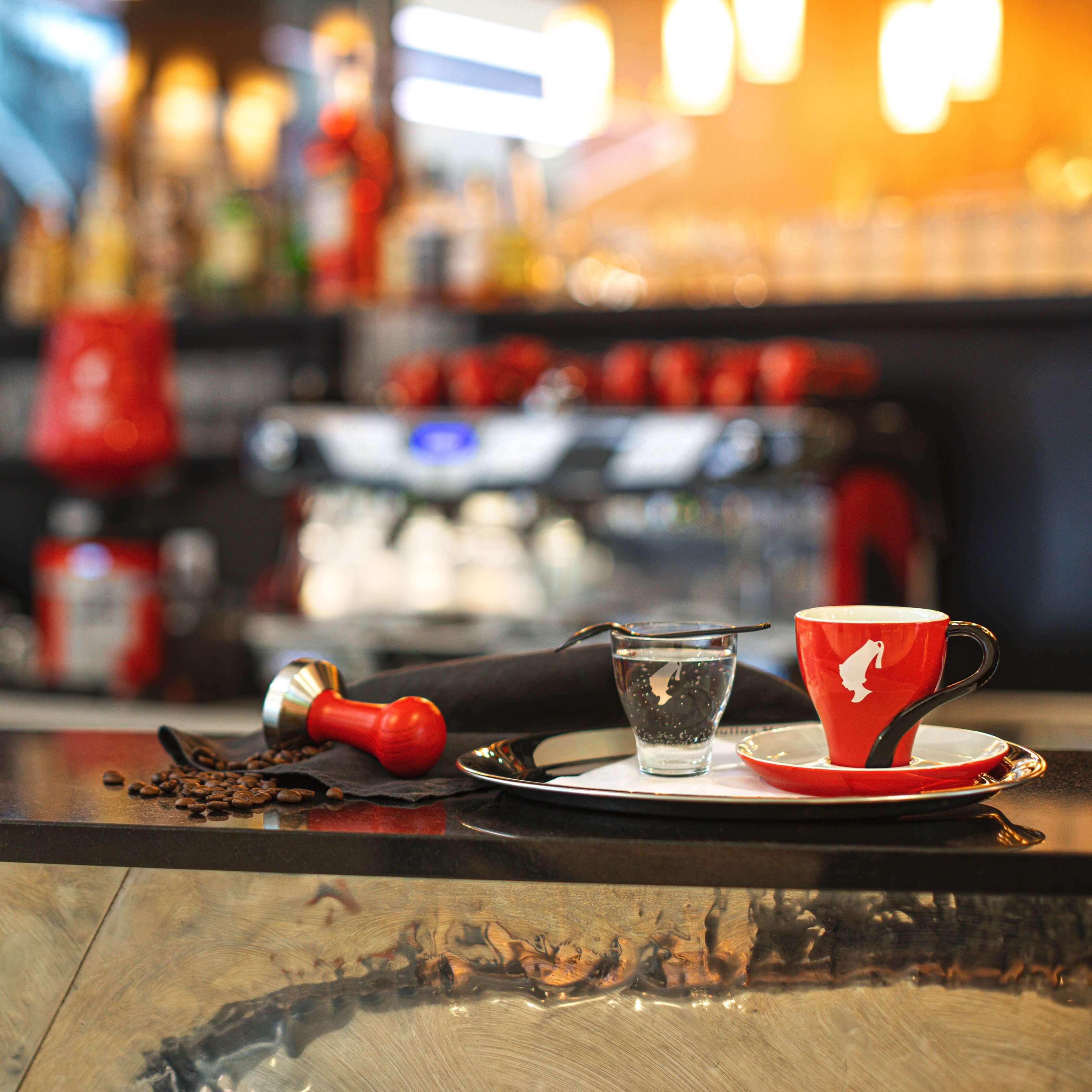 Red-cup-viennese-serving-in-cafe